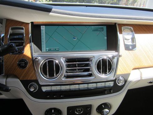 Used 2016 Rolls-Royce Dawn RWD image 43