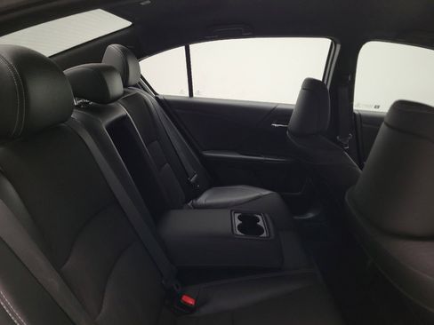 Used 2017 Honda Accord Sport image 19