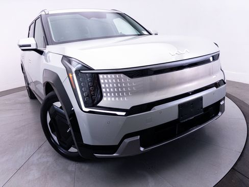 Certified 2024 Kia EV9 Land AWD/4WD image 10