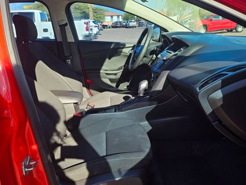 Used 2017 Ford Focus SE FWD image 19