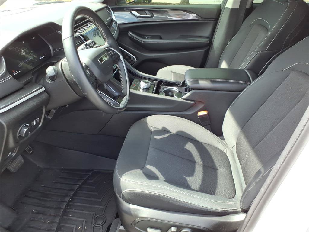 Used 2022 Jeep Grand Cherokee Laredo w/ Luxury Tech Group I RWD image 5