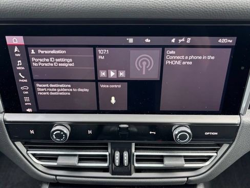 Certified 2023 Porsche Macan AWD/4WD image 27