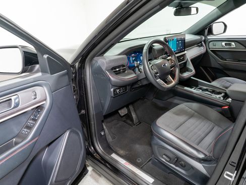 Used 2025 Ford Explorer ST-Line image 12