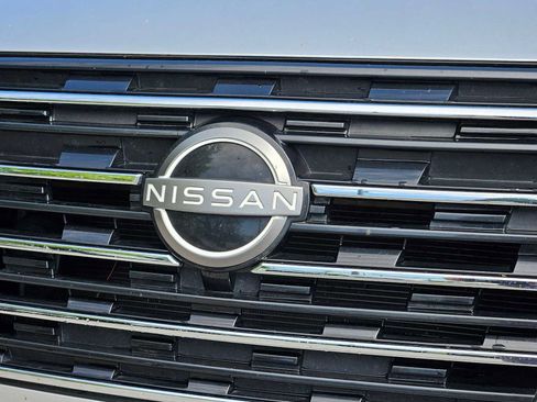 Used 2024 Nissan Rogue S image 12