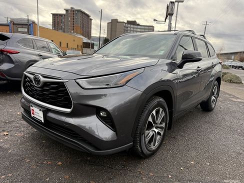 Certified 2023 Toyota Highlander XLE image 4