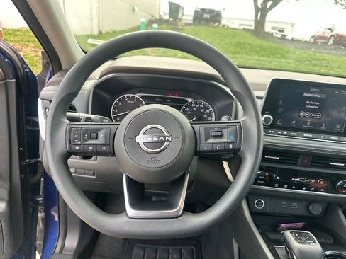 Used 2023 Nissan Rogue SV FWD image 44