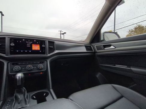 Used 2021 Volkswagen Atlas SE w/ Towing Package image 3