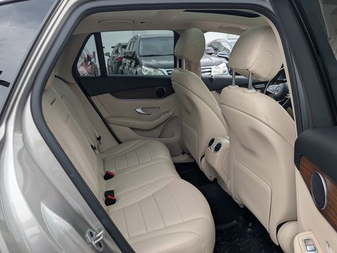 Used 2021 Mercedes-Benz GLC 300 4MATIC image 12