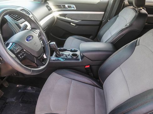 Used 2017 Ford Explorer XLT w/ Equipment Group 202A image 16