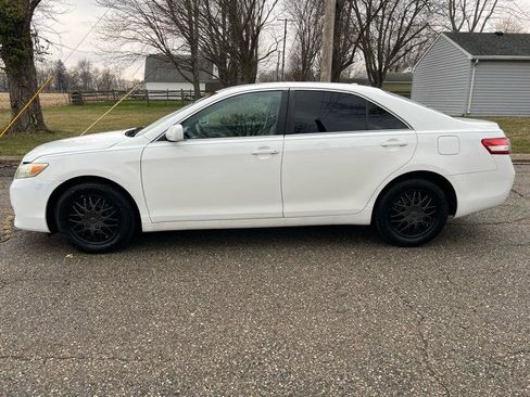 Used 2011 Toyota Camry LE image 5