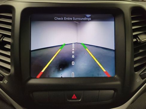 Used 2014 Jeep Cherokee Latitude w/ Comfort/Convenience Group image 21