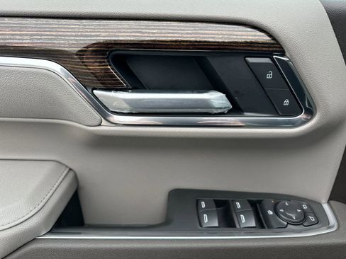 New 2026 GMC Sierra 1500 SLE w/ LPO, Black Badging Package image 10