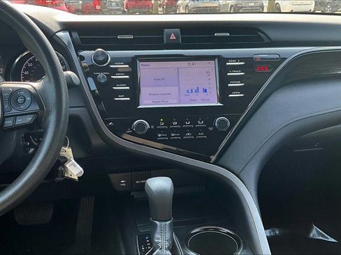 Used 2019 Toyota Camry LE FWD image 6