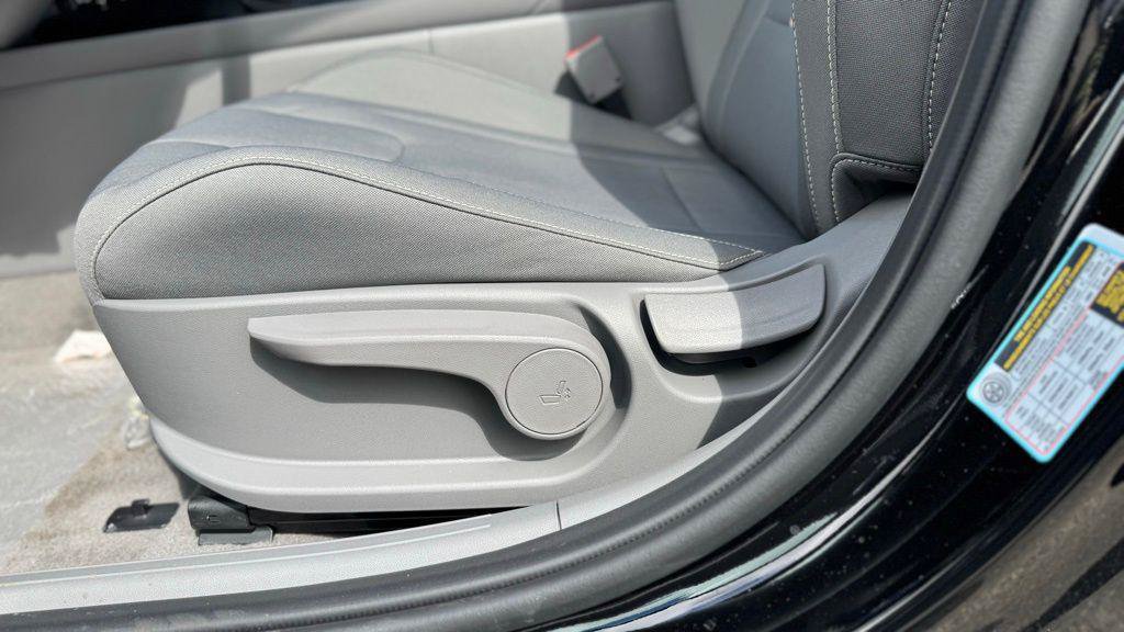 New 2026 Hyundai Elantra SEL FWD image 16