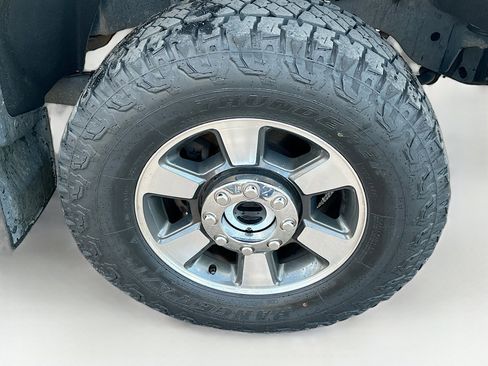 Used 2012 Ford F250 Lariat w/ Lariat Interior Pkg image 11