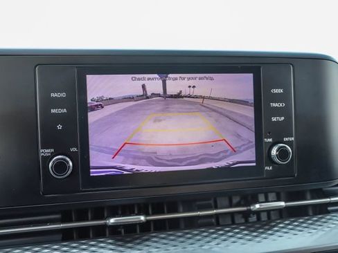 Used 2022 Kia Carnival LX image 27