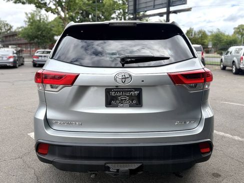 Used 2019 Toyota Highlander XLE AWD/4WD image 7