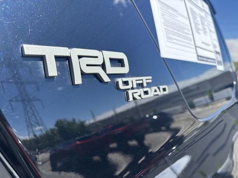 Used 2018 Toyota 4Runner TRD Off-Road Premium AWD/4WD image 36