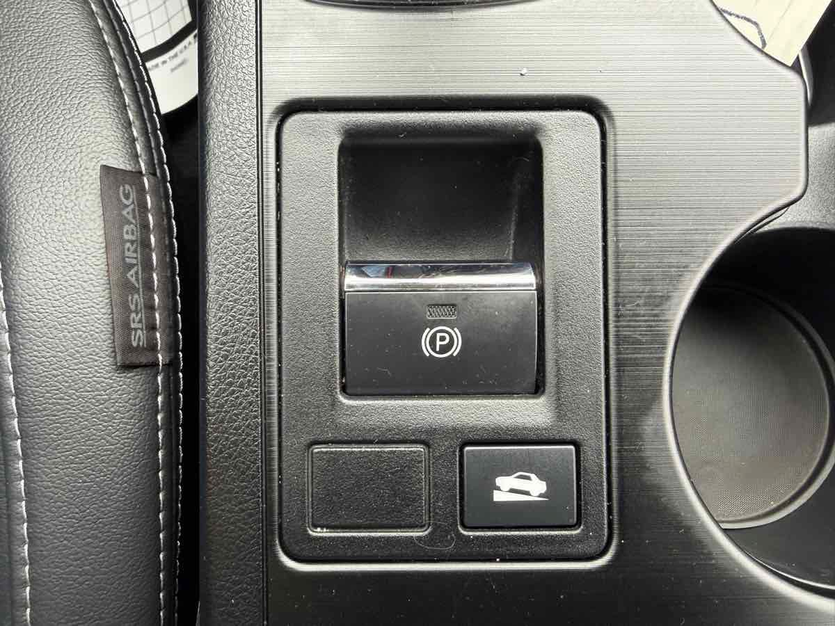 Used 2017 Subaru Legacy 2.5i Limited AWD/4WD image 20