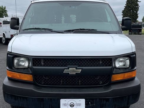 Used 2015 Chevrolet Express 2500 RWD image 2