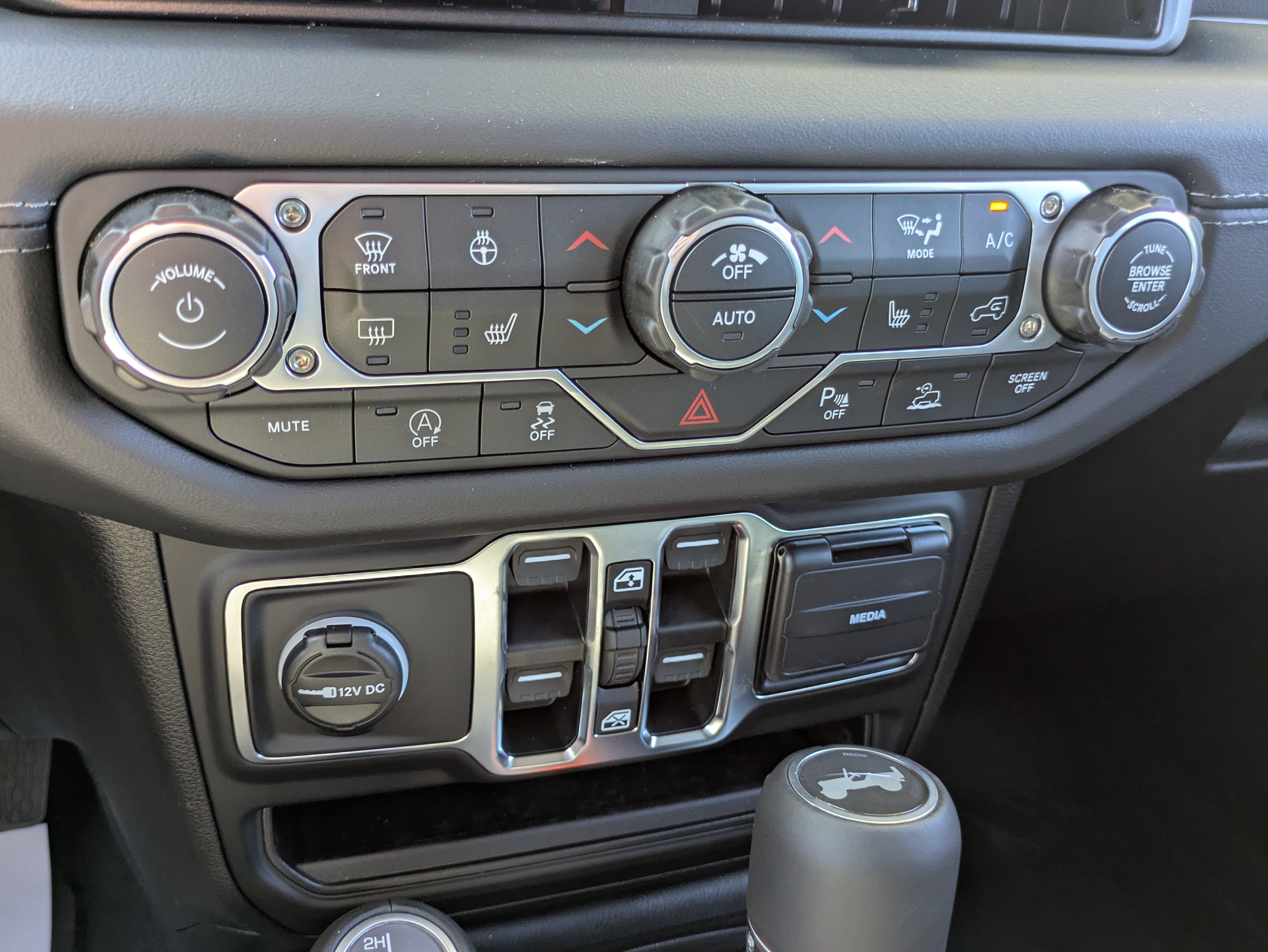 New 2027 Jeep Wrangler Unlimited Sahara AWD/4WD image 18