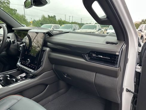New 2026 GMC Yukon AT4 AWD/4WD image 41