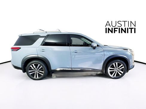 Used 2024 Nissan Pathfinder Platinum image 8