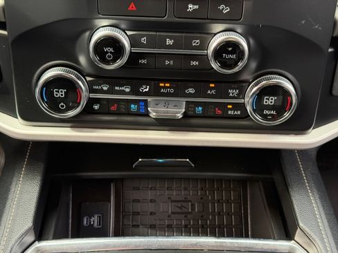 Used 2022 Ford Expedition XLT image 40