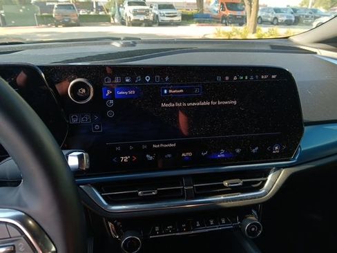 Used 2024 Chevrolet Equinox EV LT FWD image 3