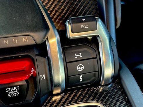 Used 2022 Lamborghini Urus image 23