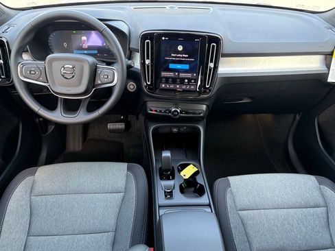 New 2026 Volvo XC40 B5 Core AWD/4WD image 9