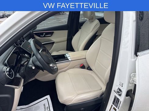 Used 2025 Mercedes-Benz GLC 300 4MATIC image 17