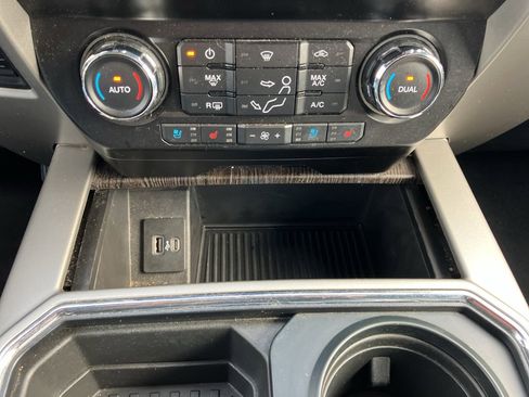 Used 2020 Ford F350 Lariat w/ Chrome Package image 22