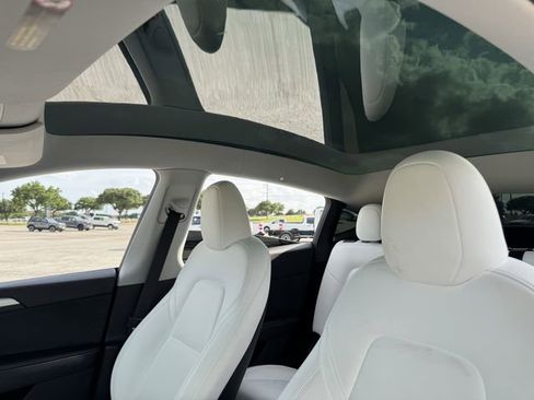 Used 2024 Tesla Model Y Long Range AWD/4WD image 33