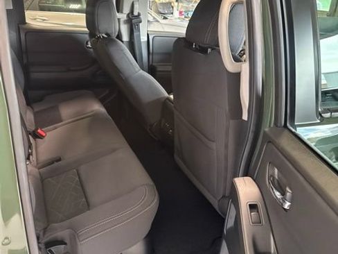 Used 2025 Nissan Frontier SV w/ SV Convenience Package RWD image 12