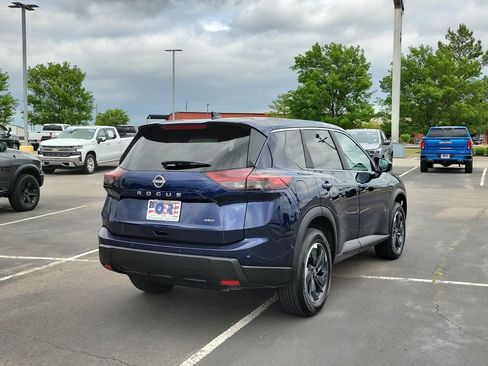 Used 2025 Nissan Rogue SV AWD/4WD image 5