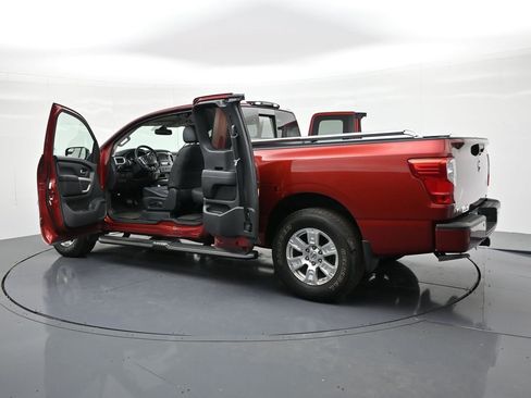 Used 2019 Nissan Titan SV w/ SV Convenience Package RWD image 34