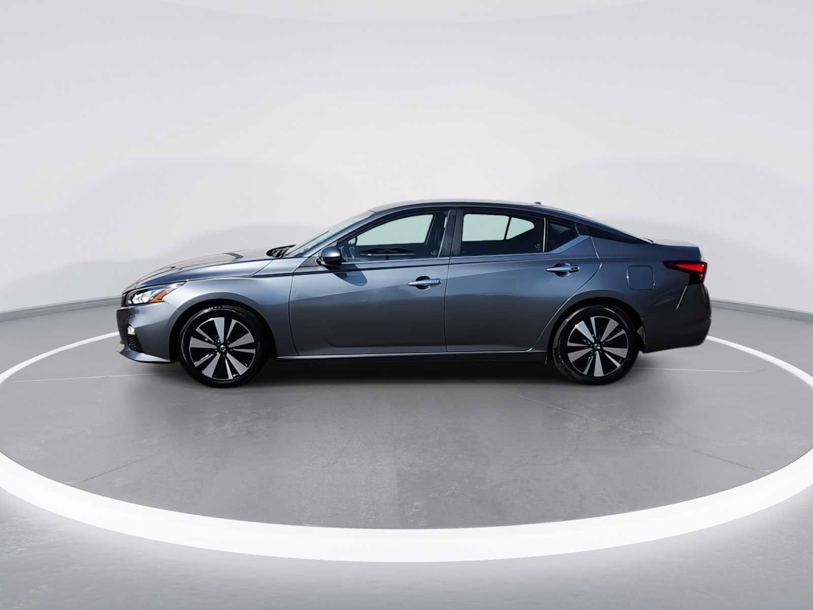 Used 2022 Nissan Altima 2.5 SV FWD image 5
