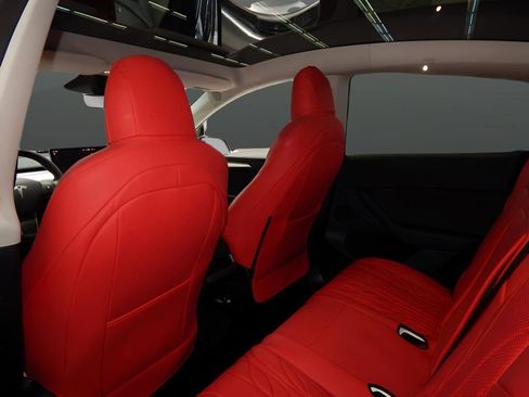 Used 2025 Tesla Model Y Long Range image 19