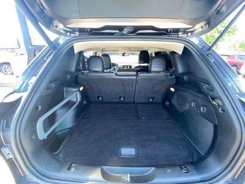Used 2018 Jeep Cherokee Overland AWD/4WD image 5