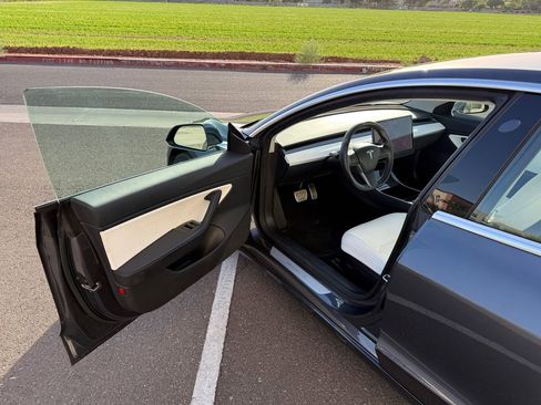 Used 2018 Tesla Model 3 Long Range AWD/4WD image 7