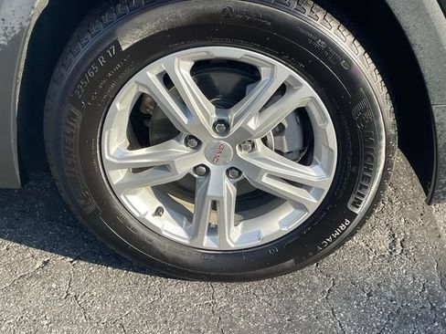 Used 2024 GMC Terrain SLE w/ Driver Convenience Package FWD image 9