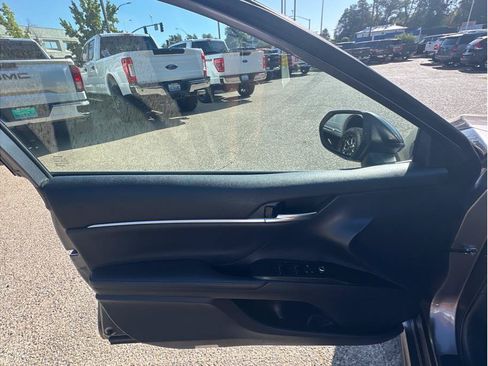 Used 2023 Toyota Camry XSE FWD image 15