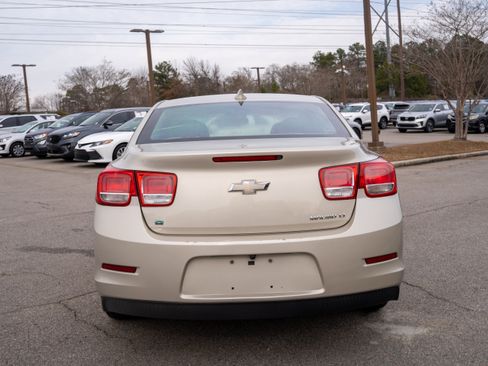 Used 2015 Chevrolet Malibu LT image 16