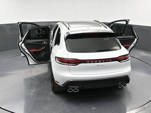 Certified 2026 Porsche Macan AWD/4WD image 35