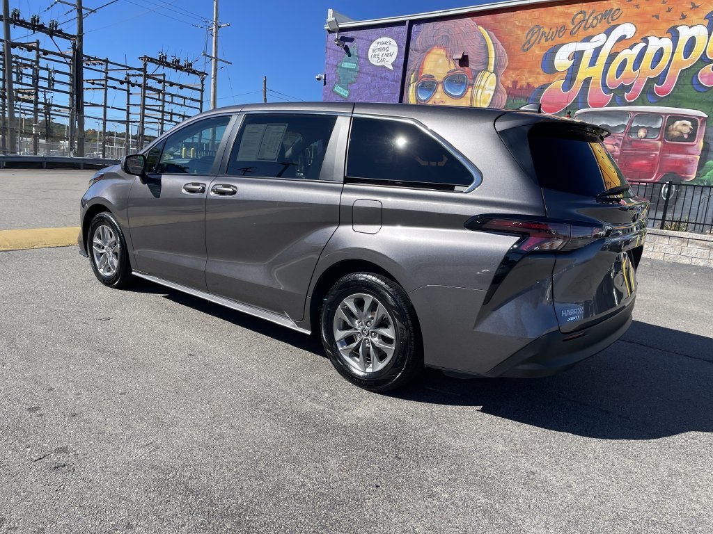 Certified 2024 Toyota Sienna LE AWD/4WD image 3