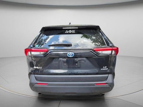Used 2024 Toyota RAV4 LE AWD/4WD image 4