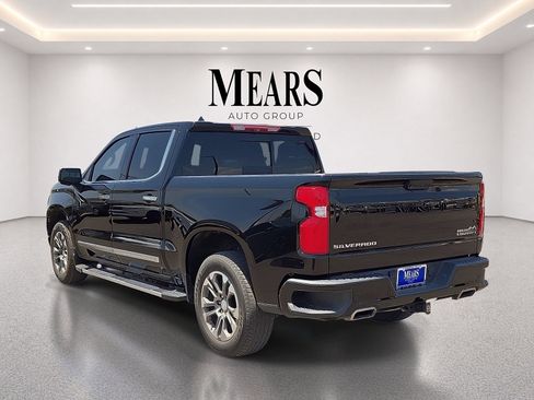 Used 2022 Chevrolet Silverado 1500 High Country w/ Technology Package RWD image 3