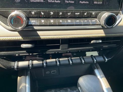 Used 2024 Chevrolet Colorado ZR2 w/ ZR2 Convenience Package III AWD/4WD image 7