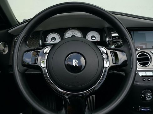 Used 2019 Rolls-Royce Dawn image 28